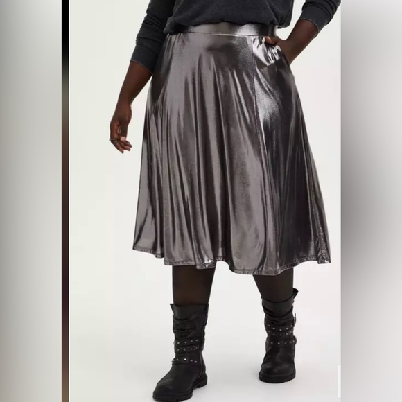 torrid Dresses & Skirts - Torrid Metal Grey Liquid Shine Midi Skirt, Size 2, Women’s 2X - 18/20
